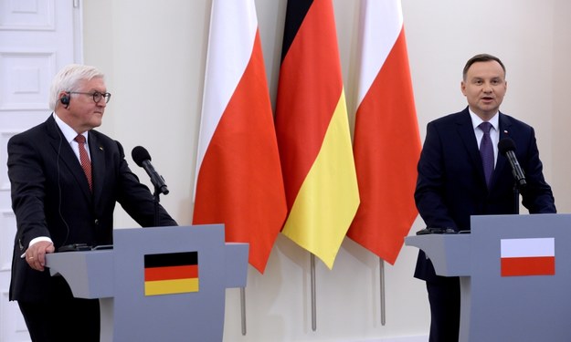 Prezydent Andrzej Duda (P) i prezydent Niemiec Frank-Walter Steinmeier (L) podczas konferencji prasowej po spotkaniu w Pałacu Prezydenckim w Warszawie /Jacek Turczyk /PAP