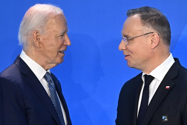 Prezydent Andrzej Duda (P) i prezydent USA Joe Biden podczas powitania na szczycie NATO /Radek Pietruszka /PAP