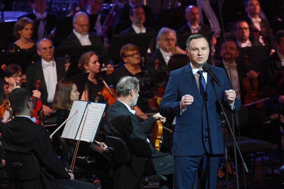 Prezydent Andrzej Duda podczas koncertu z okazji stulecia odzyskania przez Polskę niepodległości w warszawskim Teatrze Wielkim-Operze Narodowej /Radek Pietruszka /PAP