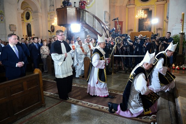 Prezydent Andrzej Duda podczas mszy w katedrze w Łucku /Jacek Turczyk /PAP