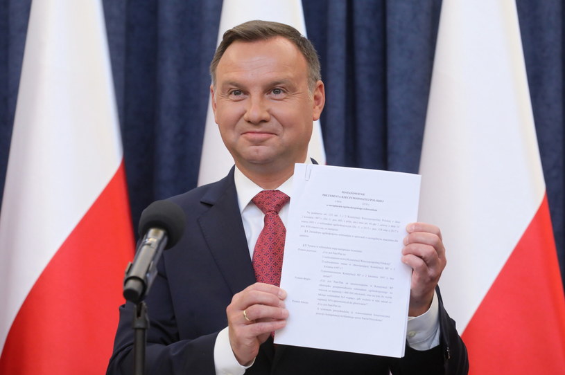 Prezydent Andrzej Duda podczas oświadczenia nt. referendum konsultacyjnego dotyczącego konstytucji /Paweł Suparnak /PAP