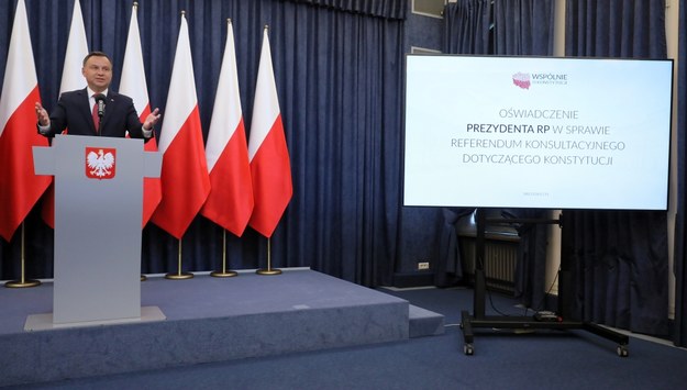 Prezydent Andrzej Duda podczas oświadczenia nt. referendum konsultacyjnego dotyczącego konstytucji. /Paweł Supernak /PAP