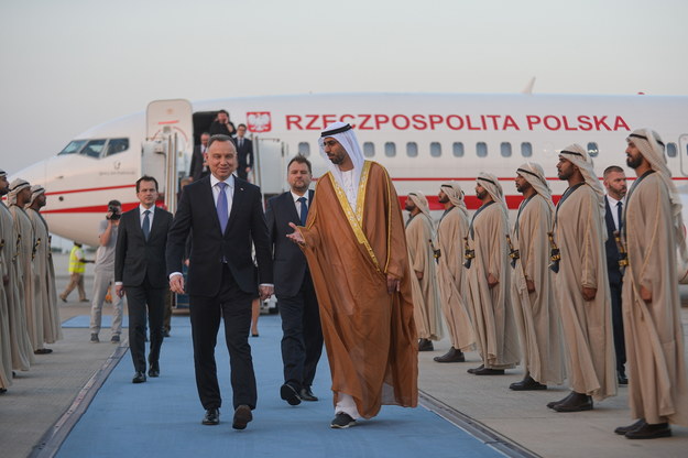Prezydent Andrzej Duda podczas powitania na lotnisku w Abu Zabi / 	Marcin Obara  /PAP