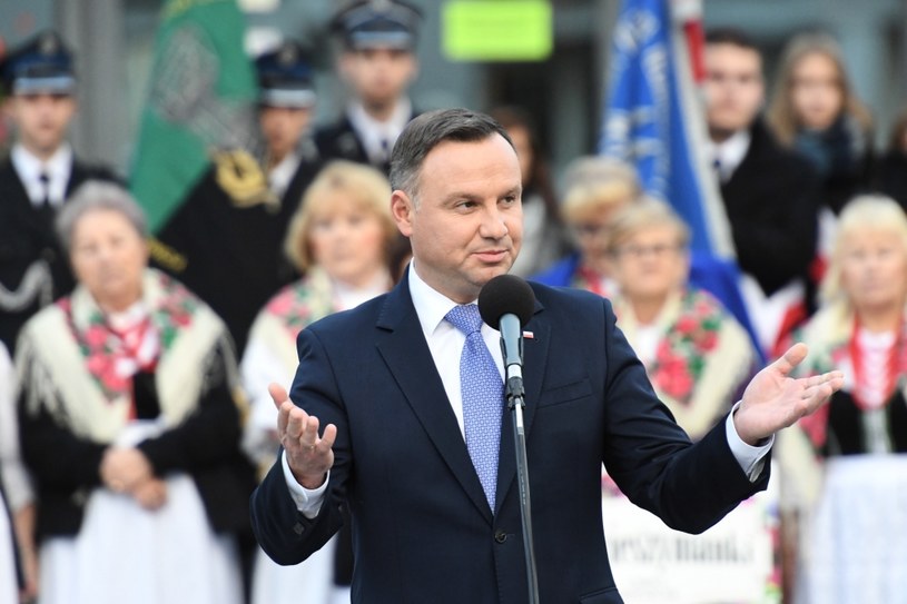 Prezydent Andrzej Duda podczas spotkania z mieszkańcami w Oświęcimiu /	Jacek Bednarczyk   /PAP