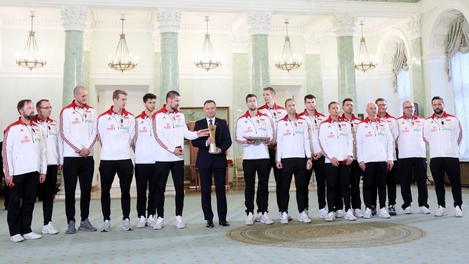 Prezydent Andrzej Duda podczas spotkania z reprezentacją Polski siatkarzy w Pałacu Prezydenckim / 	Leszek Szymański    /PAP