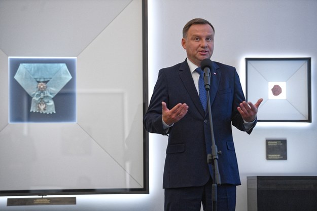 Prezydent Andrzej Duda podczas uroczystego otwarcia Sali Orderu Orła Białego w Pałacu Prezydenckim. /Jacek Turczyk /PAP