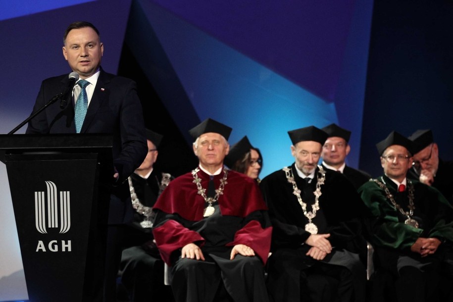 Prezydent Andrzej Duda podczas uroczystego posiedzenia Senatu z okazji Jubileuszu 100-lecia Akademii Górniczo-Hutniczej /Łukasz Gagulski  /PAP