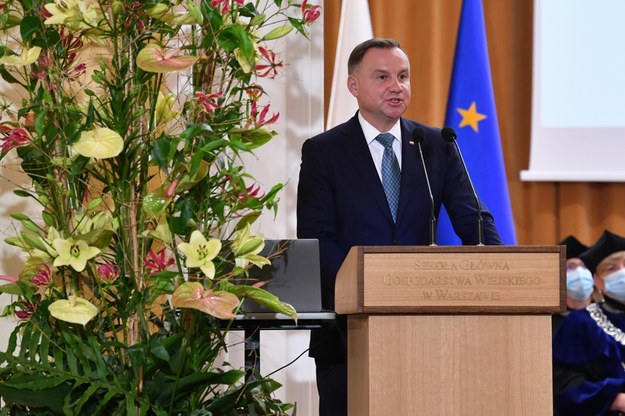 Prezydent Andrzej Duda podczas uroczystej inauguracji roku akademickiego 2021/2022 /Radek Pietruszka /PAP