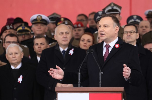 Prezydent Andrzej Duda  podczas uroczystości przed Grobem Nieznanego Żołnierza /Paweł Supernak /PAP