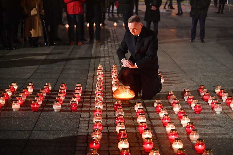 Prezydent Andrzej Duda podczas uroczystości zapalenia "Światła Wolności" /Radek Pietruszka /PAP