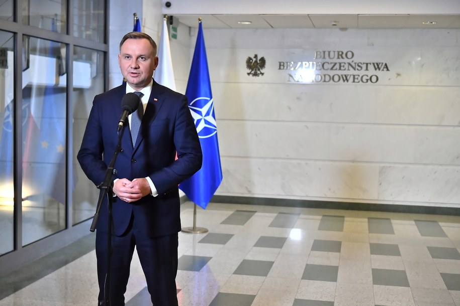 Prezydent Andrzej Duda podczas wypowiedzi dla mediów w Biurze Bezpieczeństwa Narodowego w Warszawie /Andrzej Lange /PAP