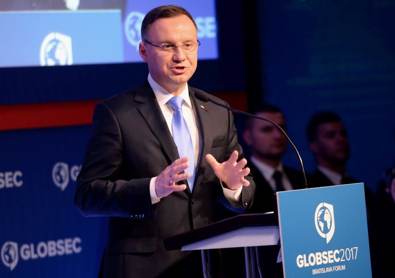 Prezydent Andrzej Duda podczas wystąpienia zatytułowanego "Europa Środkowa na globalnej mapie" w ramach forum GLOBSEC 2017 w Bratysławie /Jacek Turczyk /PAP