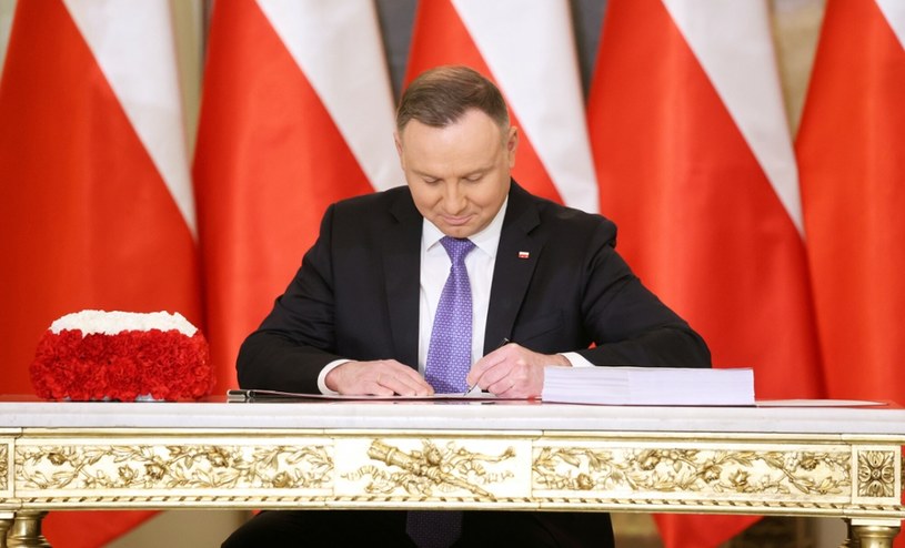 Prezydent Andrzej Duda podpisał projekt ustawy o nowym święcie narodowym /Piotr Molecki /East News