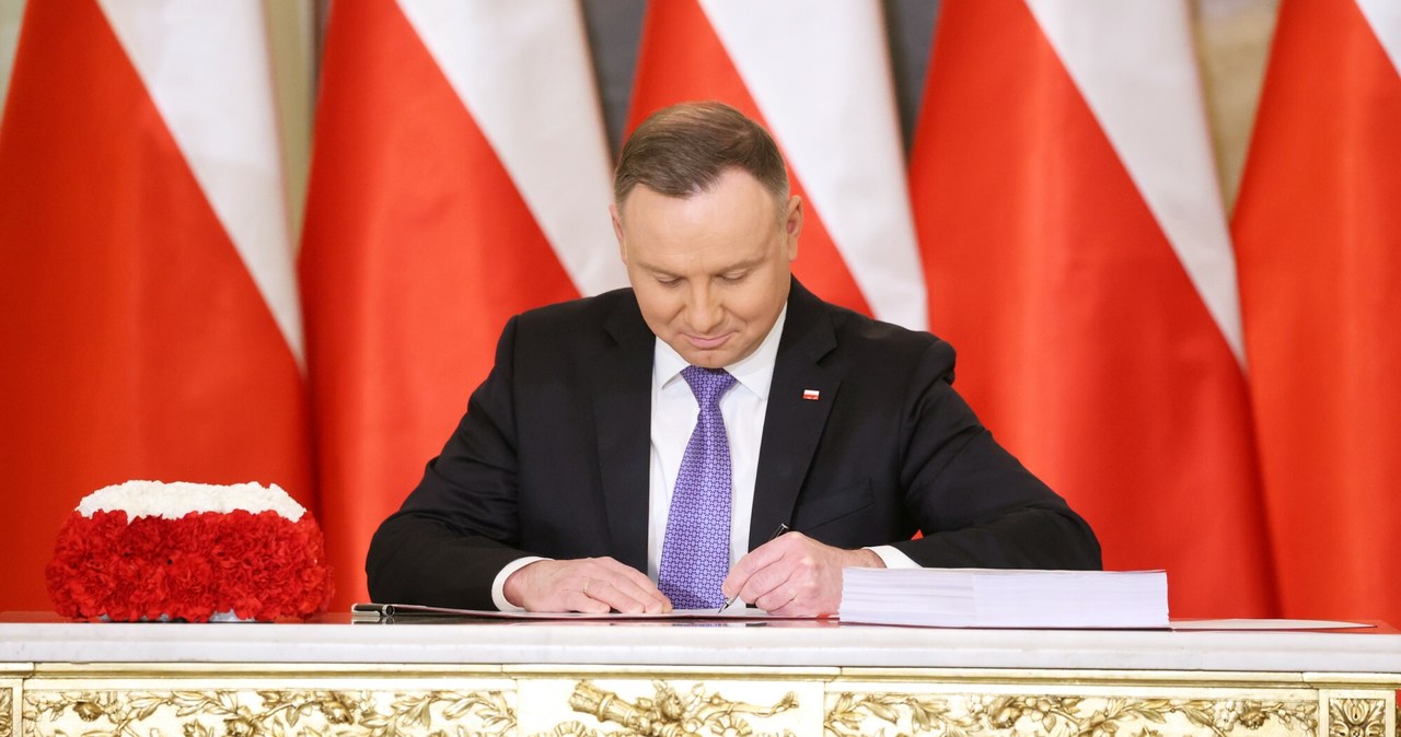 Prezydent Andrzej Duda podpisał ustawę o jawności cen mieszkań oferowanych przez deweloperów /Piotr Molecki /Reporter