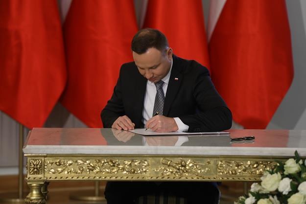 Prezydent Andrzej Duda podpisał ustawę ograniczającą handel w niedziele /PAP