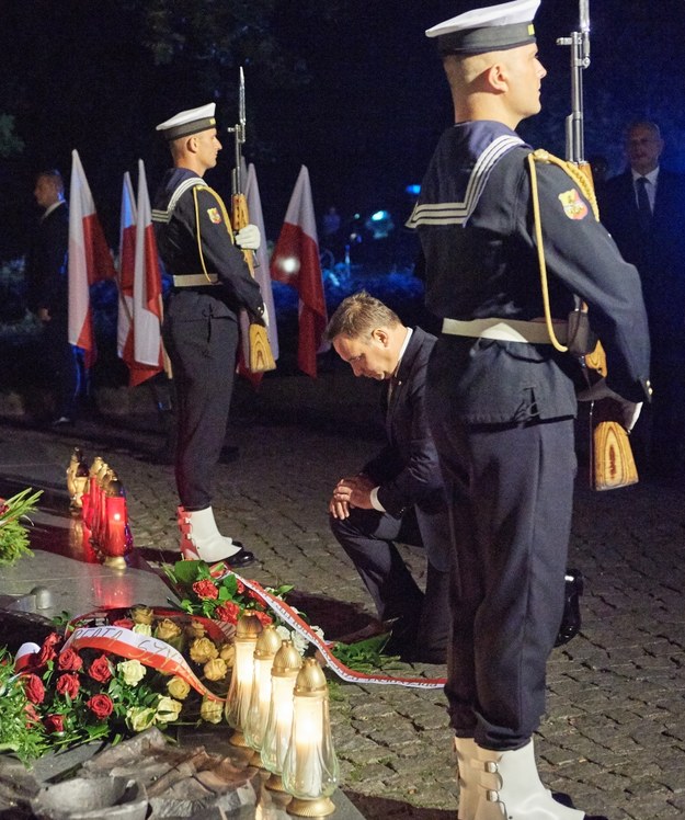 Prezydent Andrzej Duda składa kwiaty na grobach westerplatczyków /Adam Warżawa /PAP