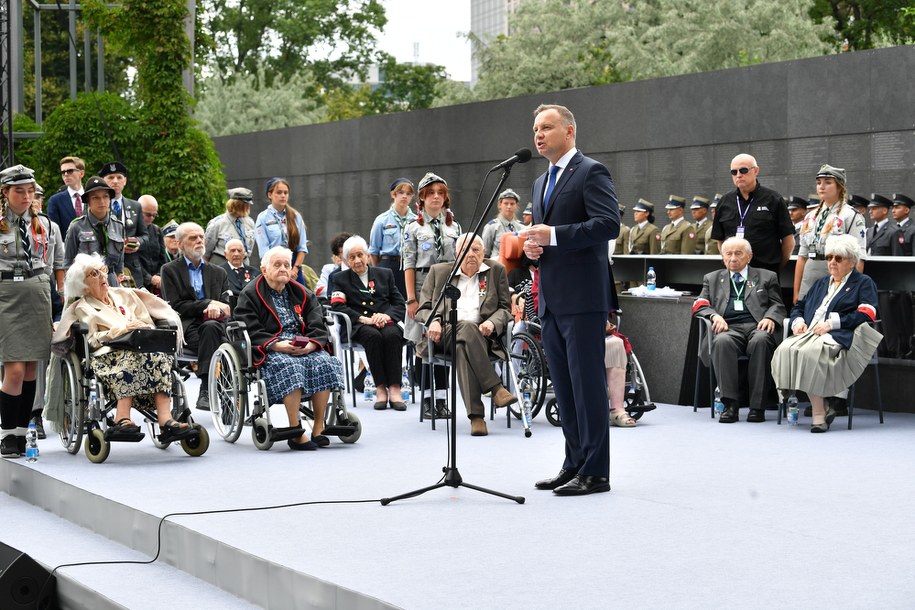 Prezydent Andrzej Duda w czasie spotkania z Powstańcami Warszawskimi /Radek Pietruszka /PAP