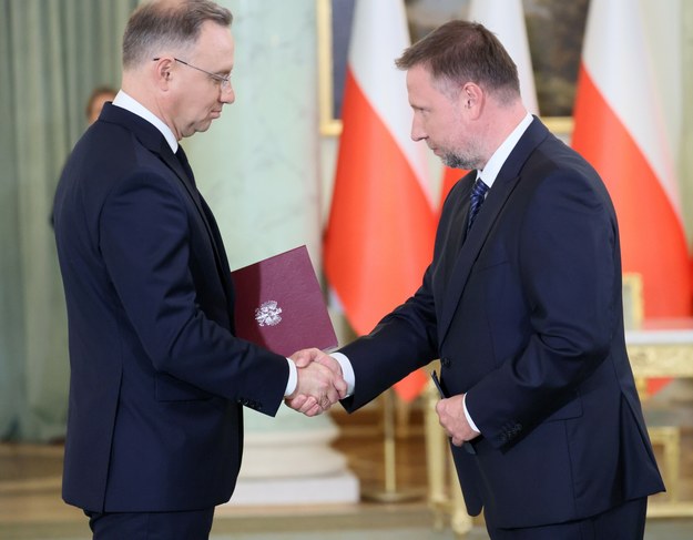 Prezydent Andrzej Duda wręcza nominację Marcinowi Kierwińskiemu /Wojciech Olkuśnik /East News