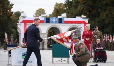 Prezydent Andrzej Duda wręczył sztandar Dowództwu Generalnemu Sił Zbrojnych