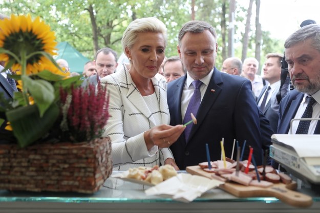 Prezydent Andrzej Duda z żoną Agatą Kornhauser-Dudą na Dożynkach Prezydenckich w Spale /Roman Zawistowski /PAP