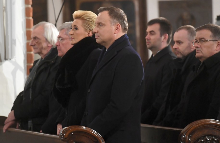 Prezydent Andrzej Duda z żoną Agatą Kornhauser-Dudą podczas mszy za prezydenta Gdańska Pawła Adamowicza w archikatedrze warszawskiej /PAP /PAP