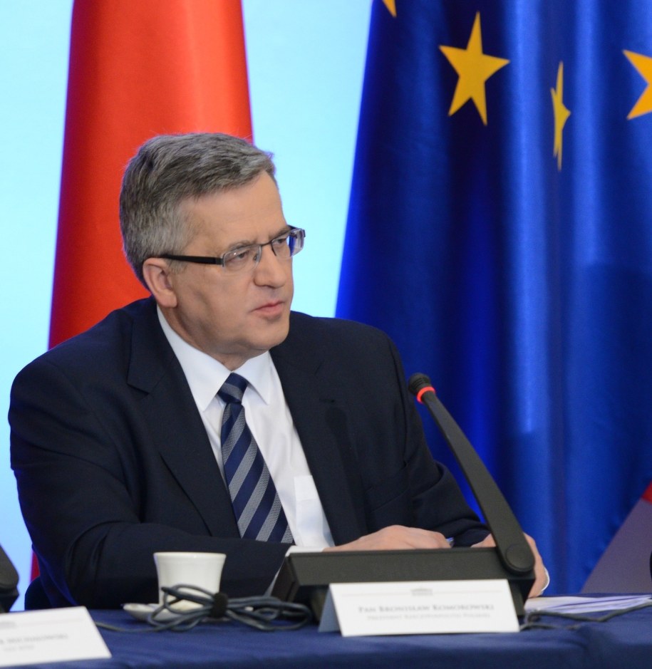 Prezydent Broniław Komorowski podczas posiedzenia Rady Gabinetowej /Jacek Turczyk /PAP