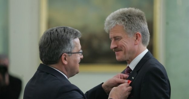 Prezydent Bronisław Komorowski odznacza i... akceptuje wyższe podatki. Fot. PIOTR KOWALCZYK /Agencja SE/East News