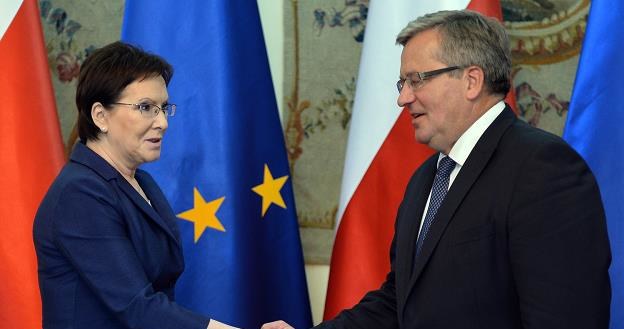 Prezydent Bronisław Komorowski (P)i premier  Ewa Kopacz /AFP