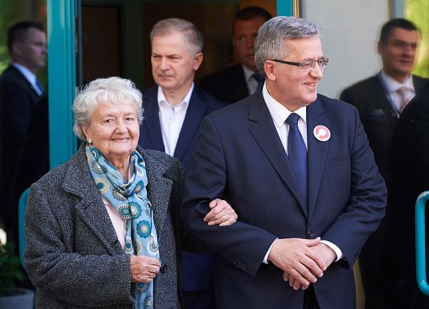 Prezydent Bronisław Komorowski (P) z mamą Jadwigą (L) /PAP
