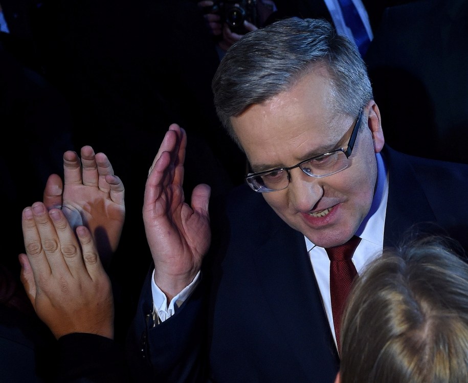 Prezydent Bronisław Komorowski podczas wieczoru wyborczego /Radek Pietruszka /PAP