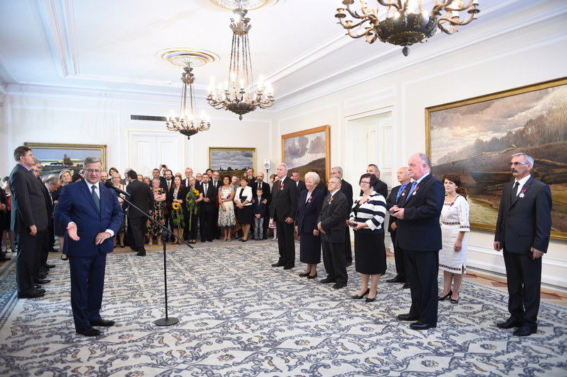 Prezydent Bronisław Komorowski przemawia podczas uroczystości wręczenia odznaczeń państwowych osobom zasłużonym dla współpracy polsko-ukraińskiej /Jacek Turczyk /PAP