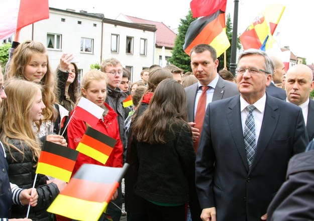Prezydent Bronisław Komorowski spotkał się z mniejszością niemiecką podczas wizyty w Prószkowie / 	Krzysztof Świderski   (PAP) /PAP