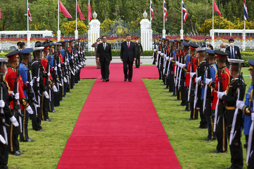 Prezydent Chin Xi Jinping i premier Tajlandii Prayuth Chan-ocha /Athit Perawongmetha/Associated Press /East News