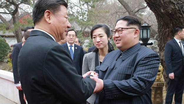 Prezydent Chin Xi Jinping i przywódca Korei Północnej Kim Dzong Un /KCNA /PAP/EPA