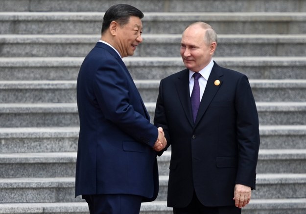 Prezydent Chin Xi Jinping (z lewej) i prezydent Rosji Władimir Putin /SERGEY BOBYLEV/SPUTNIK / KREMLIN /PAP/EPA