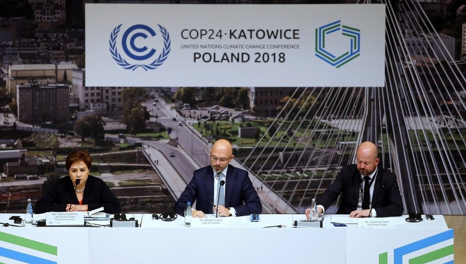 Prezydent COP24, wiceminister środowiska Michał Kurtyka, sekretarz wykonawcza UNFCCC Patricia Espinosa i sekretarz biura Zmian Klimatycznych ONZ Alexander Saier /Waldemar Deska /PAP