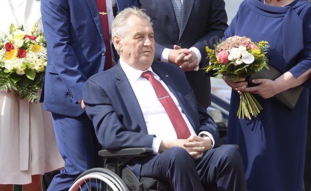 Prezydent Czech wrócił do szpitala. Jest zakażony koronawirusem