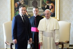 Prezydent Duda na audiencji u papieża. Razem z nim żona i córka