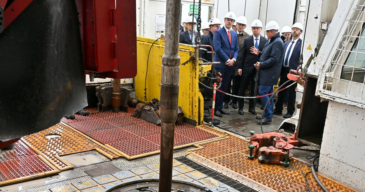 Prezydent Duda na terenie wierceń geotermalnych w Szaflarach /Paweł Murzyn  /East News