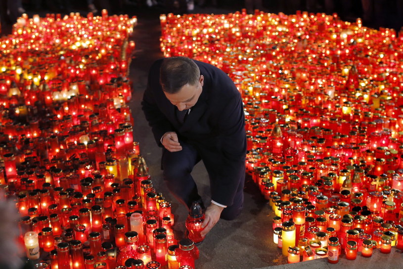 Prezydent Duda podczas niedawnej wizyty  w Rumunii uczcił pamięć ofiar tragedii w Bukareszcie /ROBERT GHEMENT /PAP/EPA
