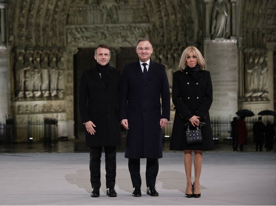 Prezydent Duda spotkał się w sobotę z prezydentem Francji podczas otwarcia Katedry Notre-Dome w Paryżu. /CHRISTOPHE PETIT TESSON/AFP/East News /East News