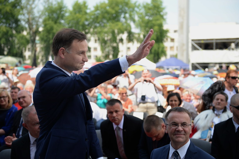 Prezydent elekt Andrzej Duda będzie ojcem chrzestnym dzieci Polaków? /Jacek Turczyk /PAP
