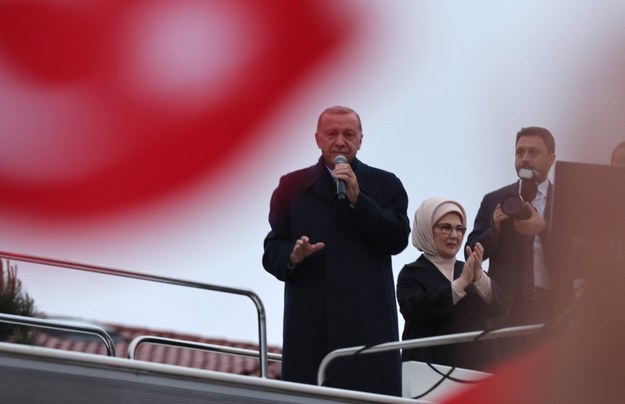 Prezydent Erdogan świętuje wybór na trzecią kadencję /	TOLGA BOZOGLU /PAP/EPA