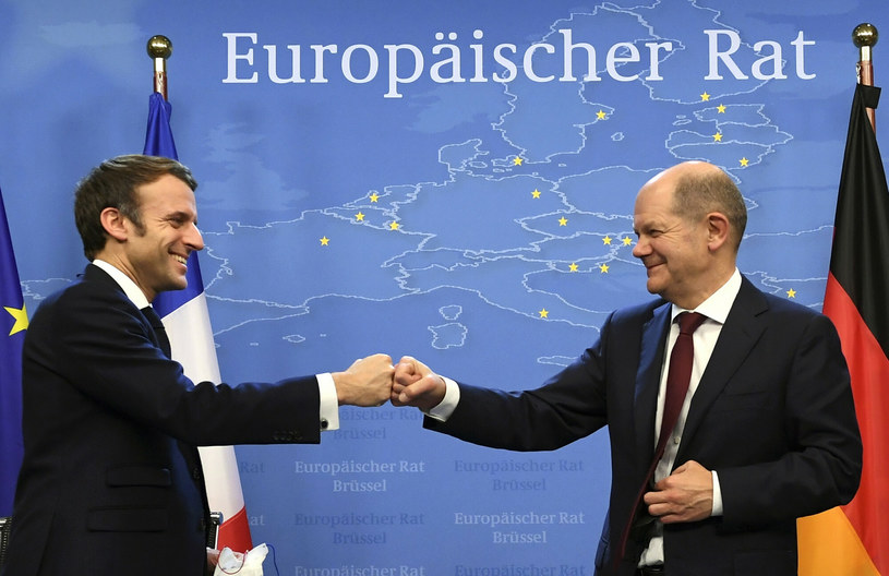 Prezydent Francji Emmanuel Macron i kanclerz Niemiec Olaf Scholz /John Thys/Pool AFP/Associated Press/East News /East News