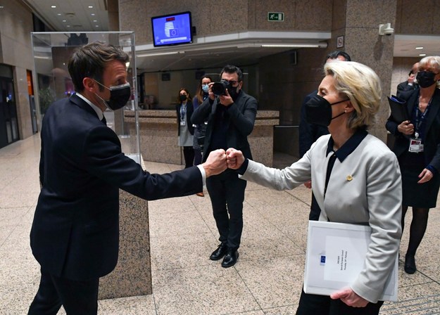 Prezydent Francji Emmanuel Macron i szefowa Komisji Europejskiej Ursula von der Leyen /JOHN THYS/POOL /PAP/EPA