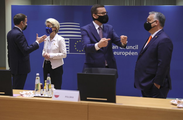 Prezydent Francji Emmanuel Macron, szefowa Komisji Europejskiej Ursula von der Leyen, premier RP Mateusz Morawiecki i premier Węgier Viktor Orban /OLIVIER MATTHYS / POOL /PAP/EPA