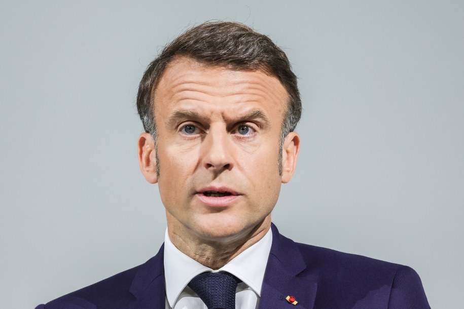 Prezydent Francji Emmanuel Macron w trakcie środowej konferencji, na której tłumaczył powód rozwiązania parlamentu /PAP/EPA/TERESA SUAREZ /PAP