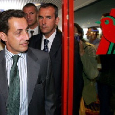 Prezydent Francji Nicolas Sarkozy w hipermarkecie Auchan /AFP