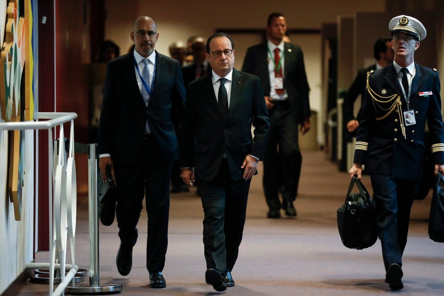 Prezydent Francji opuszcza unijny szczyt w Brukseli, żeby pilnie wrócić do Paryża /JULIEN WARNAND /PAP/EPA