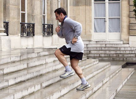 Prezydent Francji w trakcie joggingu. Paryż, maj 2007 /AFP